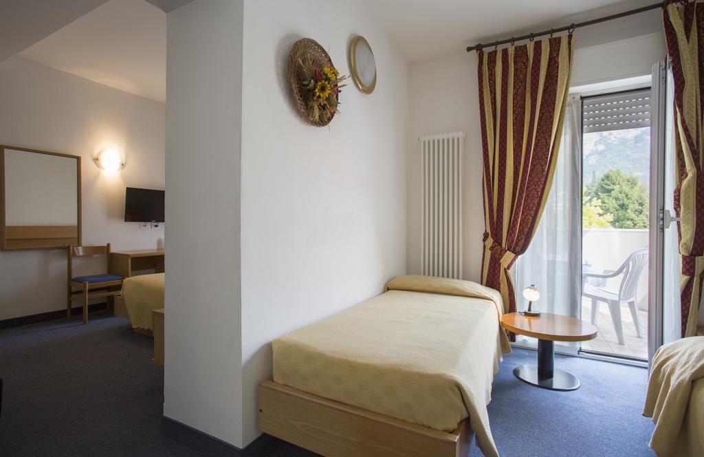 Hotel Alberello Riva del Garda Szoba fotó