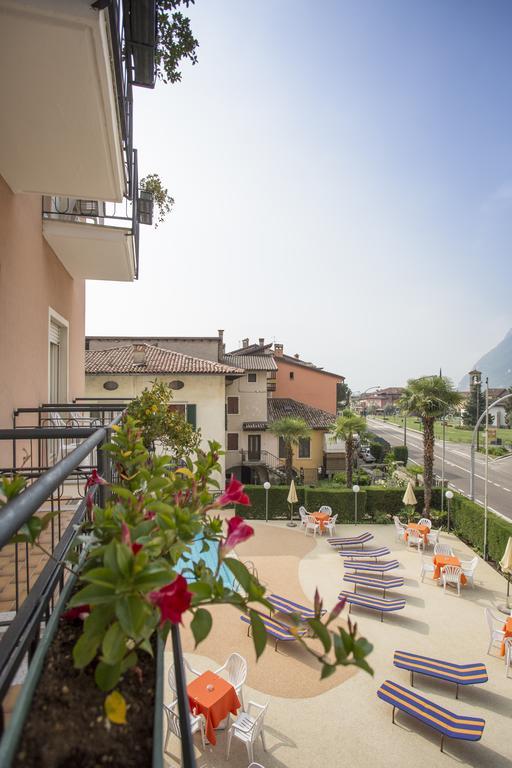 Hotel Alberello Riva del Garda Kültér fotó